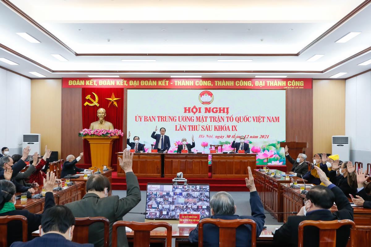 Biểu quyết thông qua Nghị quyết Hội nghị UBTƯ MTTQ Việt Nam lần thứ sáu, khóa IX.
