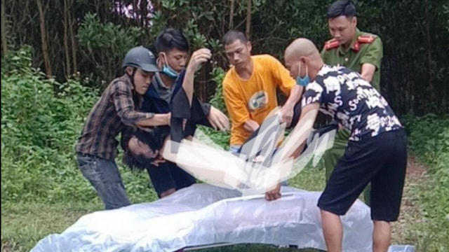 Thi thể nạn nhân được tìm thấy sau 20 phút.