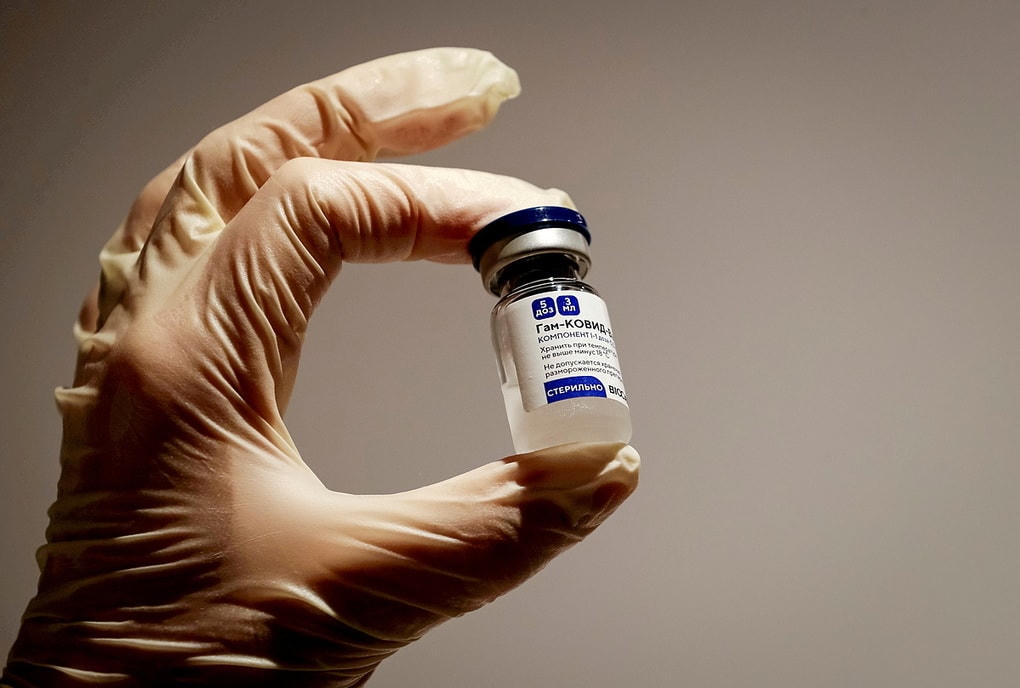 Một lọ vaccine Sputnik V tại Moskva, Nga. Ảnh: Reuters.  