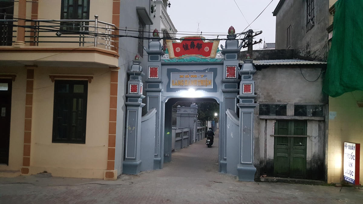 Cổng xóm 7, một trong 14 xóm của làng Hành Thiện.