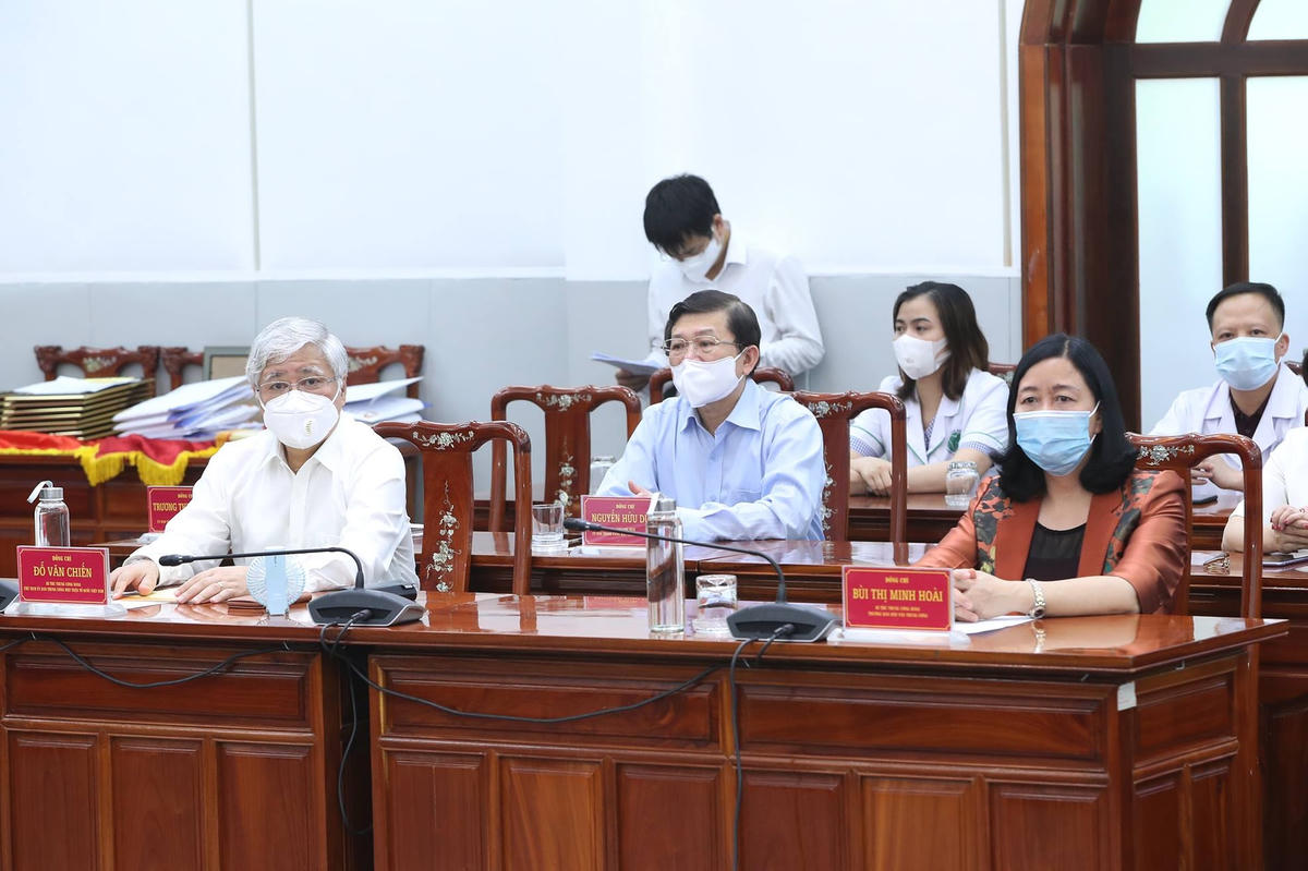 Chủ tịch Đỗ Văn Chiến và các đại biểu tại buổi gặp mặt. Ảnh: Quang Vinh.