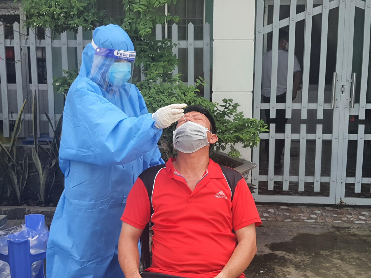 TP Bạc Liêu test nhanh sàng lọc trong cộng đồng.