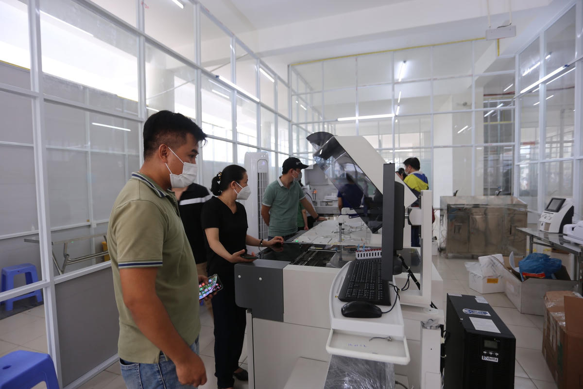 Kiểm tra máy móc trước khi bệnh viện đi vào hoạt động.