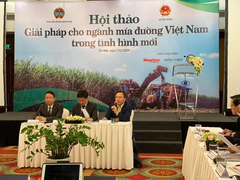 Các diễn giả trao đổi quan điểm tại hội thảo.