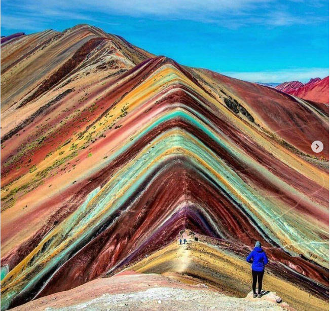 Núi Cầu vồng ở dãy Andes (Peru).