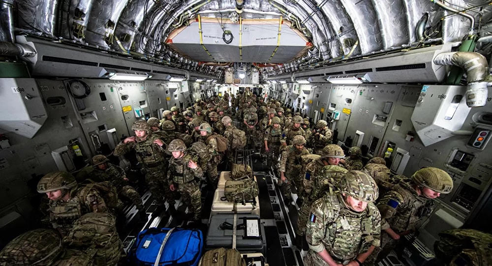 Lực lượng Anh từ Lữ đoàn Không kích 16 đến Kabul, Afghanistan, để hỗ trợ các công dân Anh trở về nước.