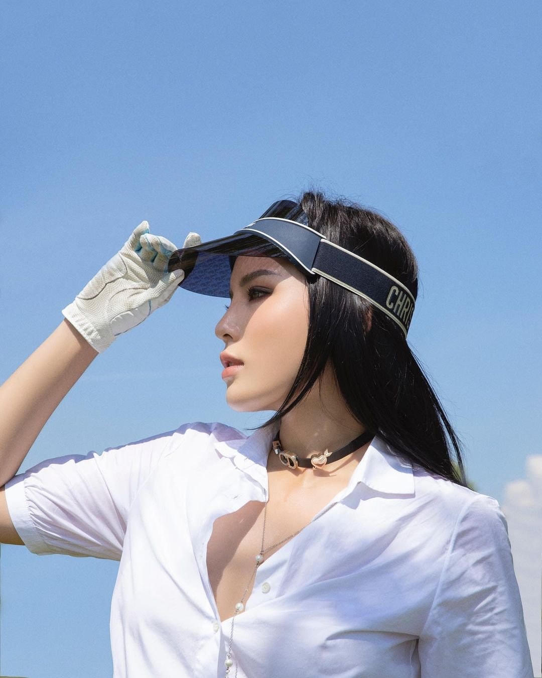 Kỳ Duyên xuất hiện ấn tượng với lối makeup sắc sảo.