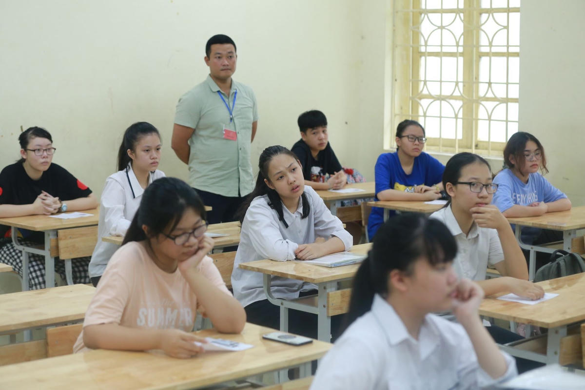 Thí sinh dự thi vào lớp 10 ở điểm thi trường THCS Thăng Long (Hà Nội). Ảnh: Phạm Quang Vinh.