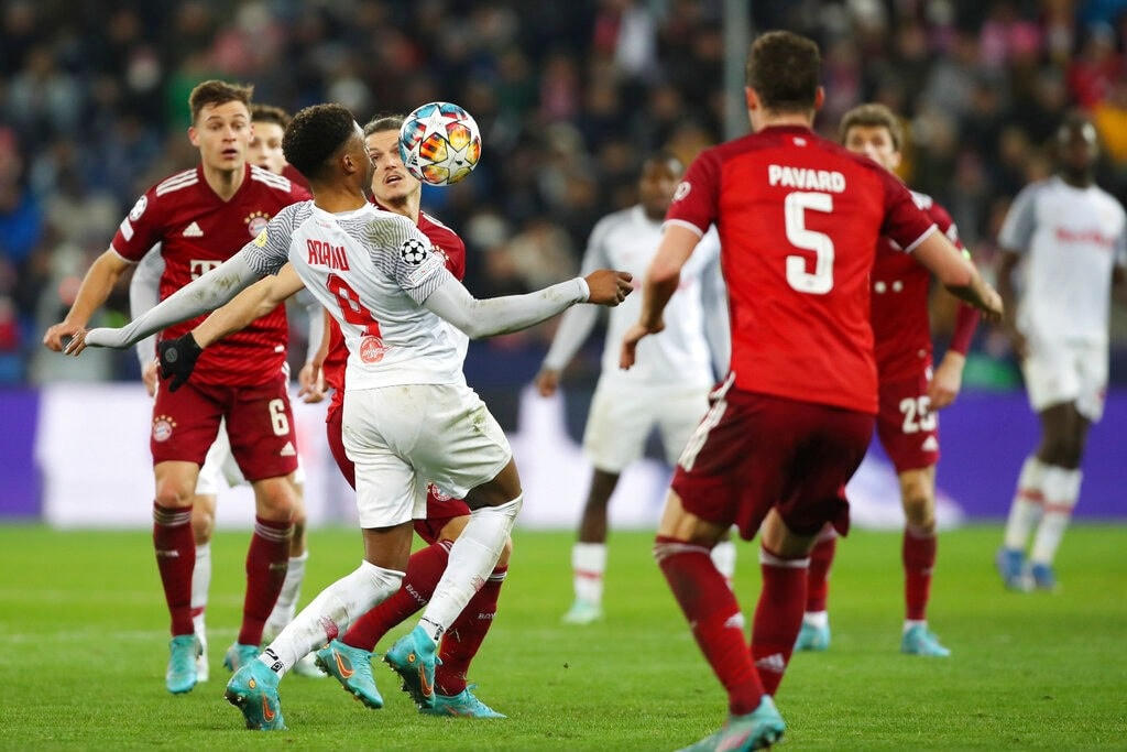 Salzburg nhập cuộc trận đấu tự tin và chơi đôi công với Bayern Munich ngay từ đầu.