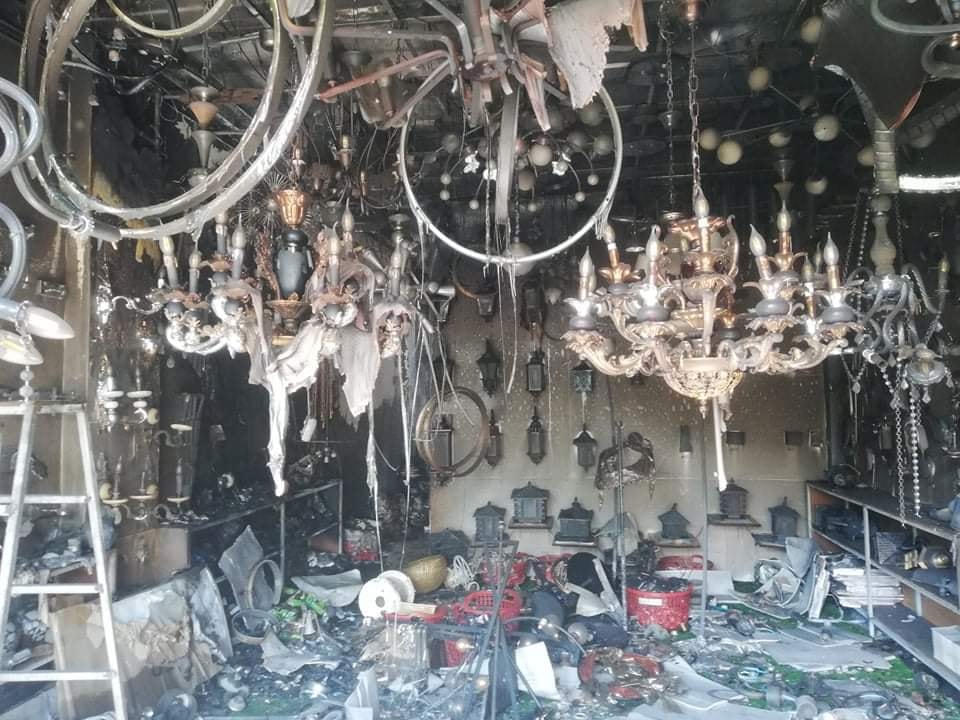 Nhiều đồ đạc bên trong ngôi nhà bị ngọn lửa thiêu rụi.