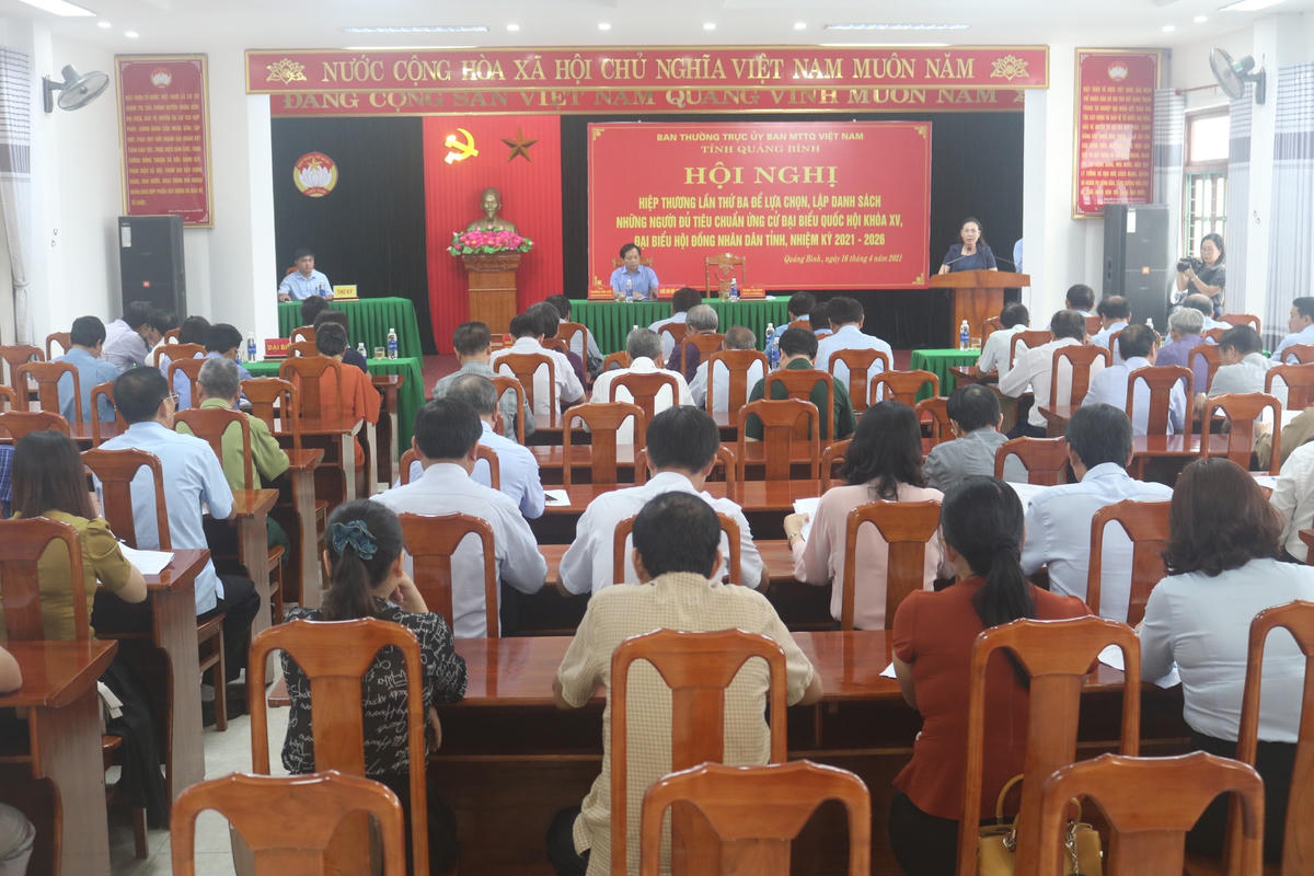 Quang cảnh hội nghị hiệp thương lần thứ 3 tại tỉnh Quảng Bình.