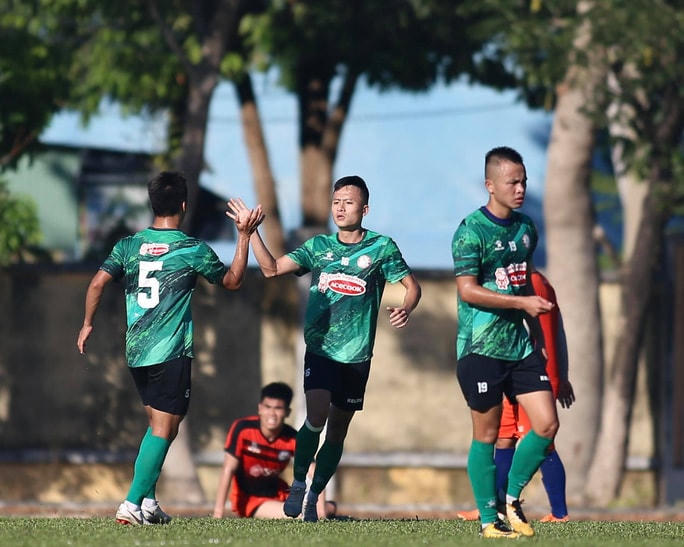 Các đội bóng đang tích cực đá giao hữu trước ngày V-League trở lại.