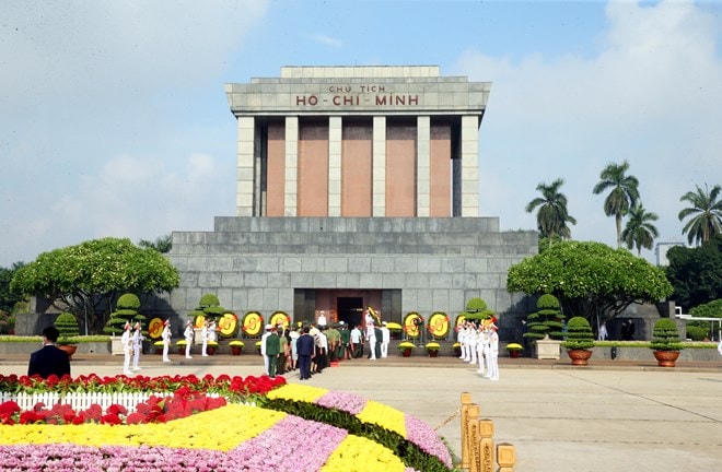 Các đoàn vào Lăng viếng Chủ tịch Hồ Chí Minh. Ảnh: Lâm Khánh/TTXVN.