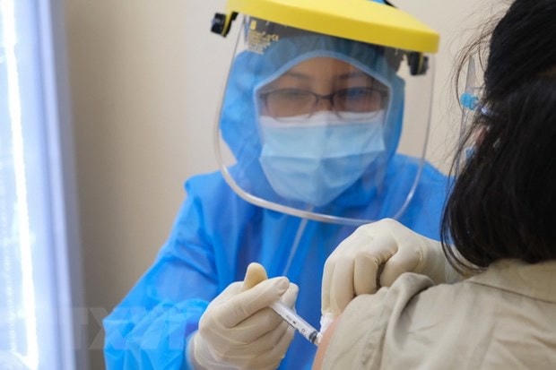 Các quận - huyện đang triển khai tiêm vaccine Sinopharm.