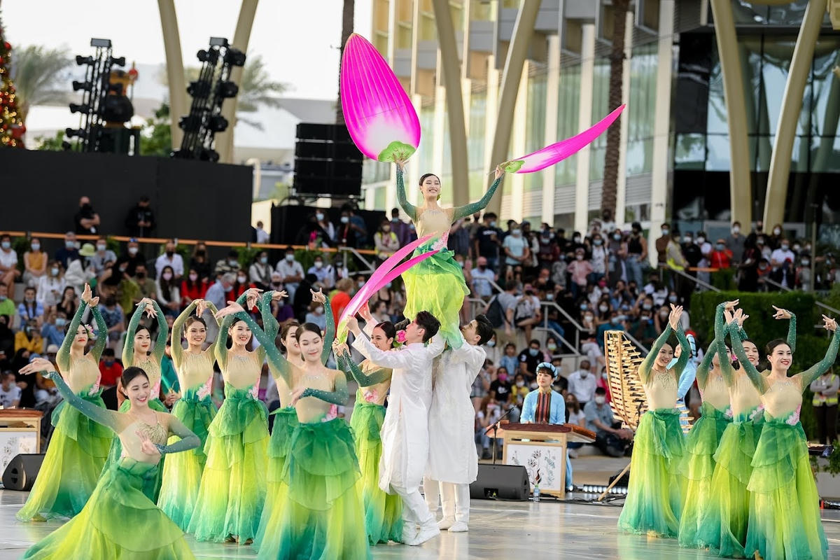 Hàng chục ngàn khán giả quốc tế ngưỡng mộ văn hóa Việt Nam “chảy” tại Dubai.