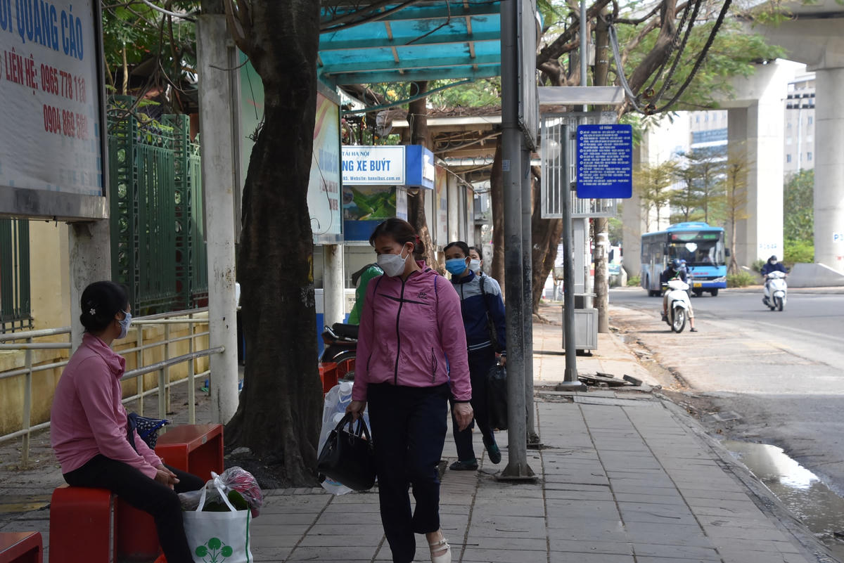 Hành khách thưa thớt do số lượng F0 tại Thủ đô liên tục tăng mạnh những ngày gần đây.