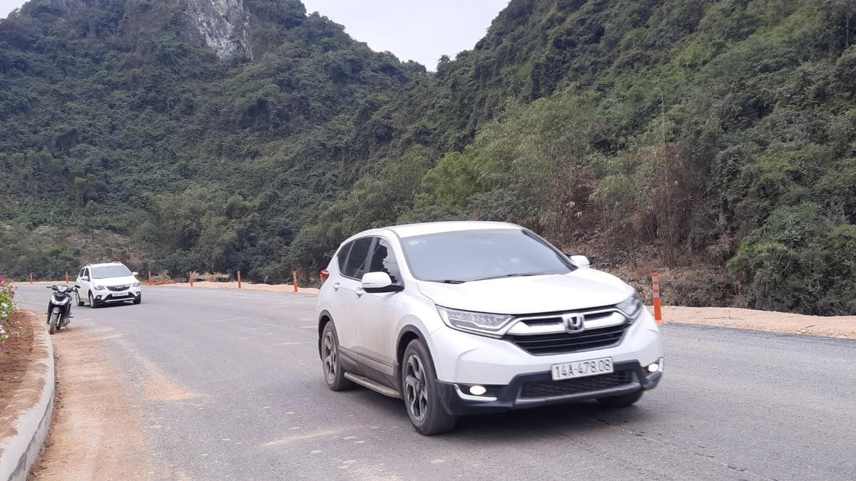 Tuy chưa chính thức đi vào hoạt động nhưng nhiều phương tiện đã tham gia lưu thông trên tuyến đường.