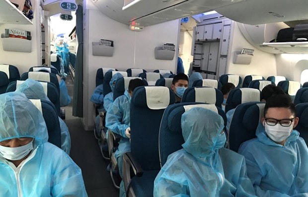 Các công dân Việt Nam từ nước ngoài về nước. (Ảnh: Nguyễn Minh/TTXVN).