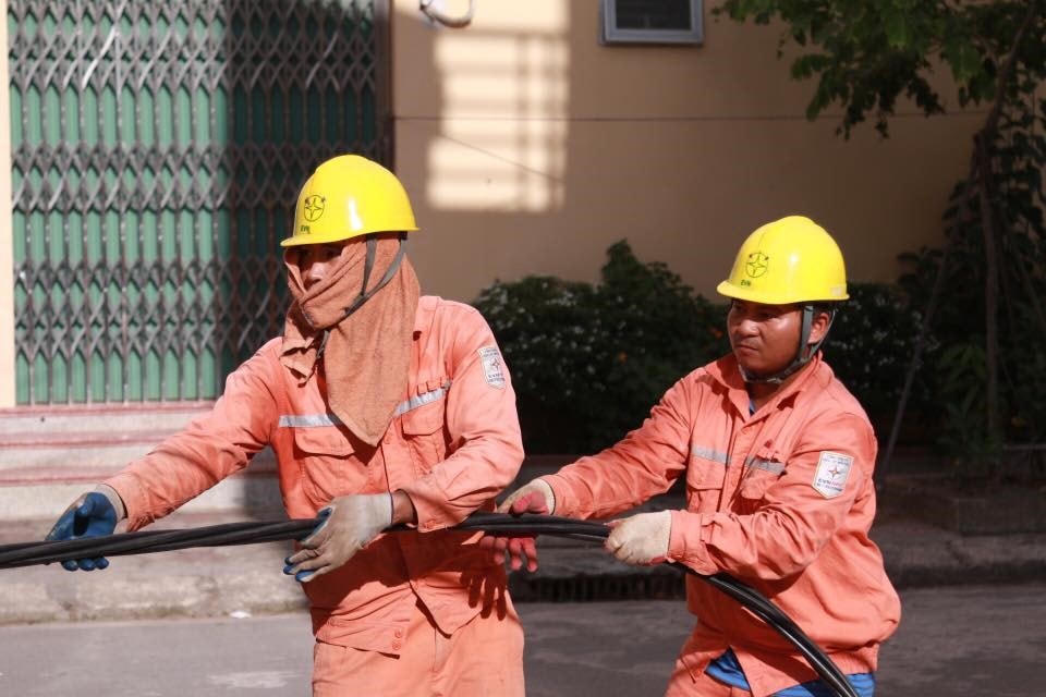 Nắng nóng gay gắt, tiêu thụ điện tăng mạnh.