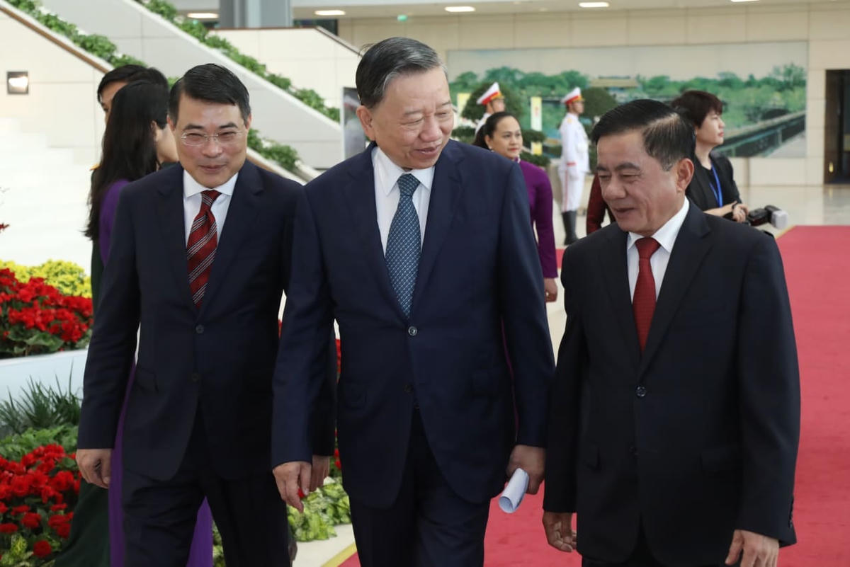 Bộ trưởng Bộ Công an Tô Lâm cùng Chủ nhiệm Ủy ban Kiểm tra Trung ương Trần Cẩm Tú và Chánh Văn phòng Trung ương Đảng Lê Minh Hưng tới dự Lễ kỷ niệm.