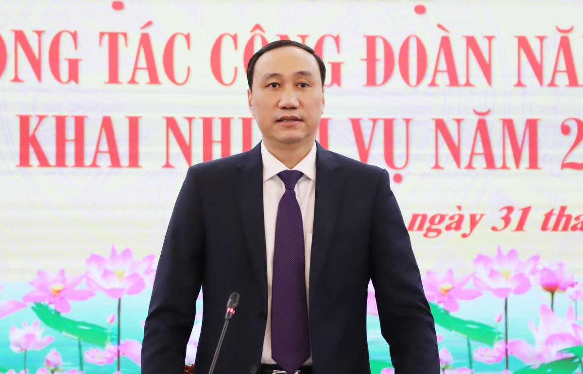 Phó Chủ tịch UBTƯ MTTQ Việt Nam Phùng Khánh Tài phát biểu chủ trì Hội nghị.