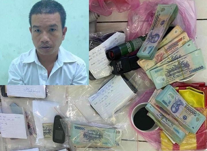 Đối tượng Hồ Văn Cường và hàng trăm triệu đồng bị thu giữ tại hiện trường.