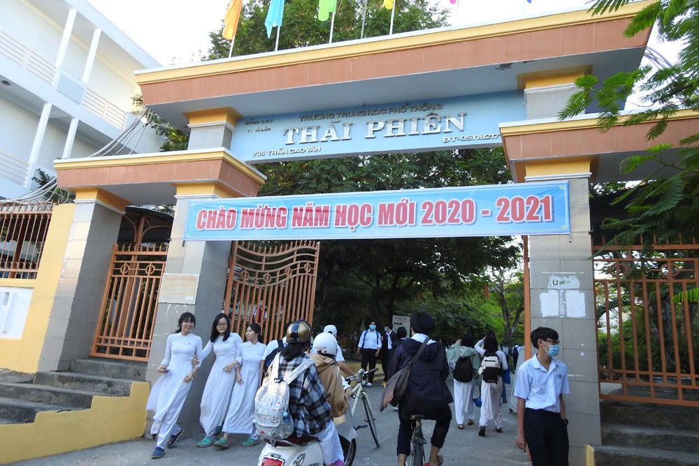 Cổng trường THPT Thái Phiên (quận Thanh Khê) rộng mở, chào đón học sinh. Ảnh: Bình Nguyên.