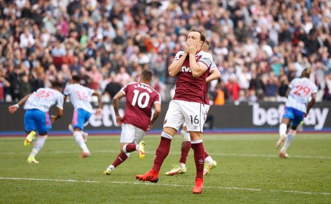 West Ham thua trong một trận cầu có diễn biến hết sức “điên rồ”.