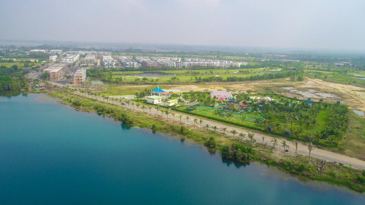 Không gian xanh và hệ thống tiện ích gắn liền với biệt thự West Lakes.