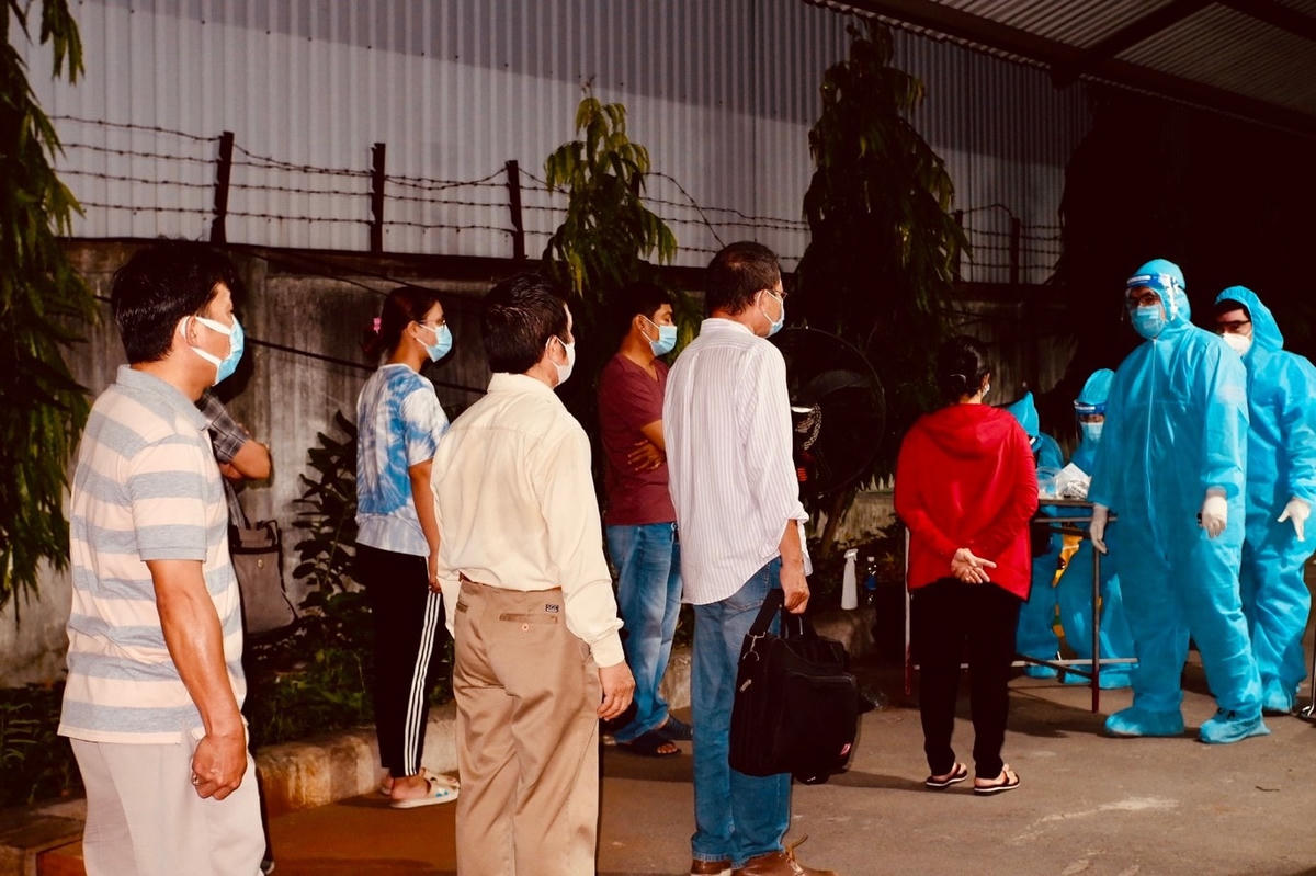 Thành phố lẫy mẫu tầm soát trên diện rộng ở vài quận - huyện có nguy cơ lây nhiễm cao.