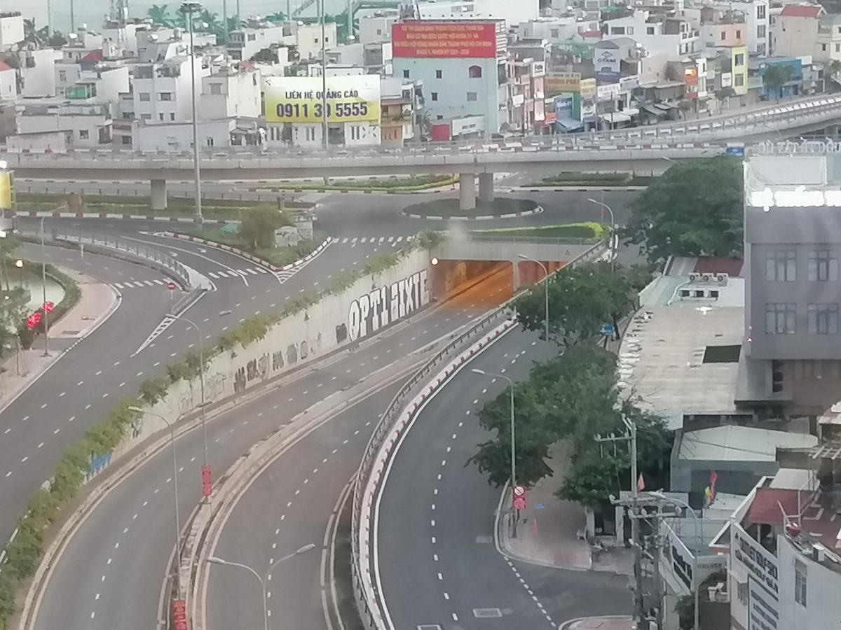 Theo ghi nhận của chúng tôi người dân TP HCM đều chấp hành yêu cầu từ Bí thư Thành ủy TP HCM Nguyễn Văn Nên và Chủ tịch UBND TP Nguyễn Thành Phong 