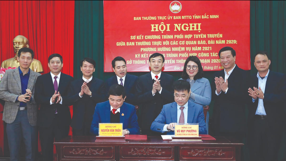 Báo Đại Đoàn Kết cùng các cơ quan báo chí ký kết chương trình phối hợp tuyên truyền với Ủy ban MTTQ tỉnh Bắc Ninh.  