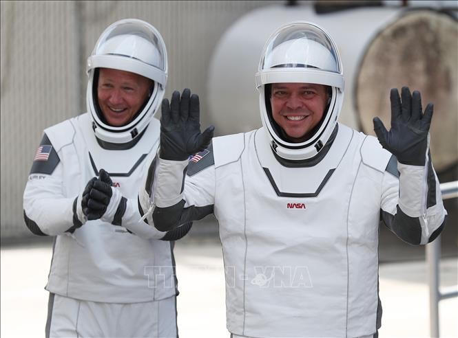 Hai phi hành gia: Bob Behnken (phải) và Doug Hurley.Ảnh: AFP.