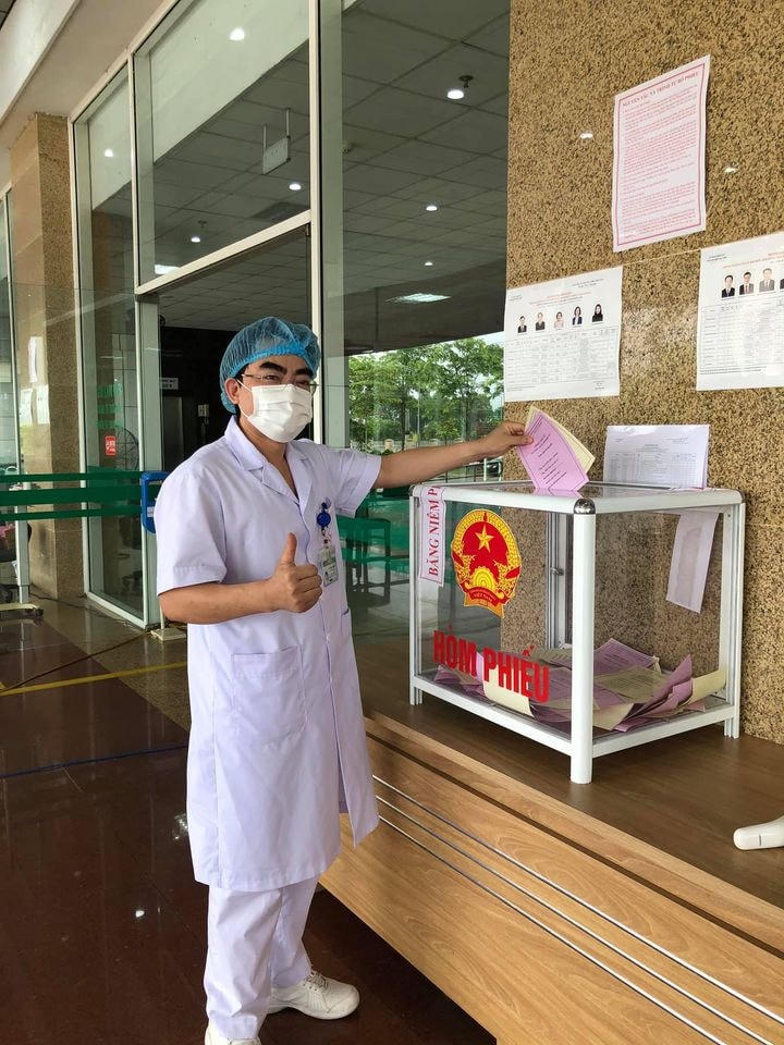 TS. BS Vũ Minh Điền chia sẻ niềm vui và tự hào vì mình đã hoàn thành nghĩa vụ và quyền lợi của người công dân Thủ đô ngay trong tâm bão - thành trì chống dịch Covid-19.