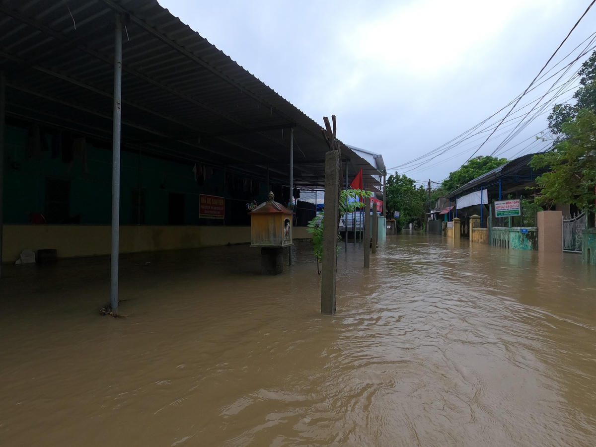 Một khu nhà trọ sinh viên đã ngập trong nước.