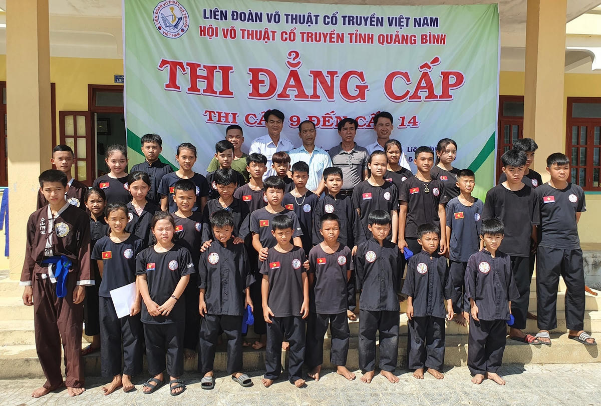 Học viên tham gia lớp võ cổ truyền của võ sư Nguyễn Xuân Du.