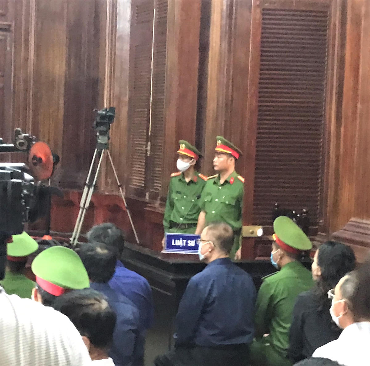 Ông Nguyễn Thành Tài tiều tụy và mệt mỏi đến hầu tòa tại phiên khai mạc sáng 16.9 (Ảnh: Hồng Phúc).