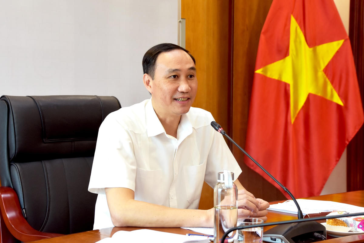 Phó Chủ tịch Phùng Khánh Tài phát biểu tại cuộc họp.