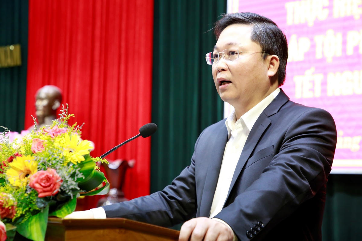 Ông Lê Trí Thanh, Chủ tịch UBND tỉnh Quảng Nam phát biểu tại lễ ra quân.