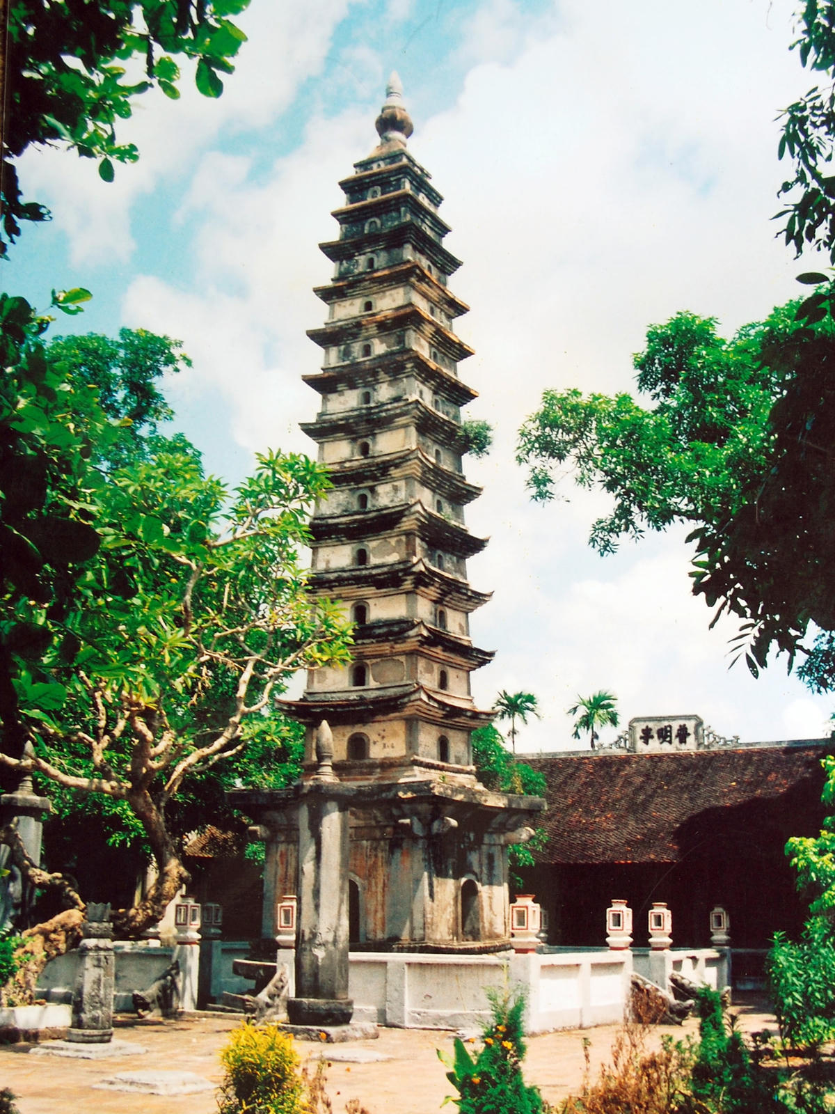 Tháp chùa Phổ Minh.