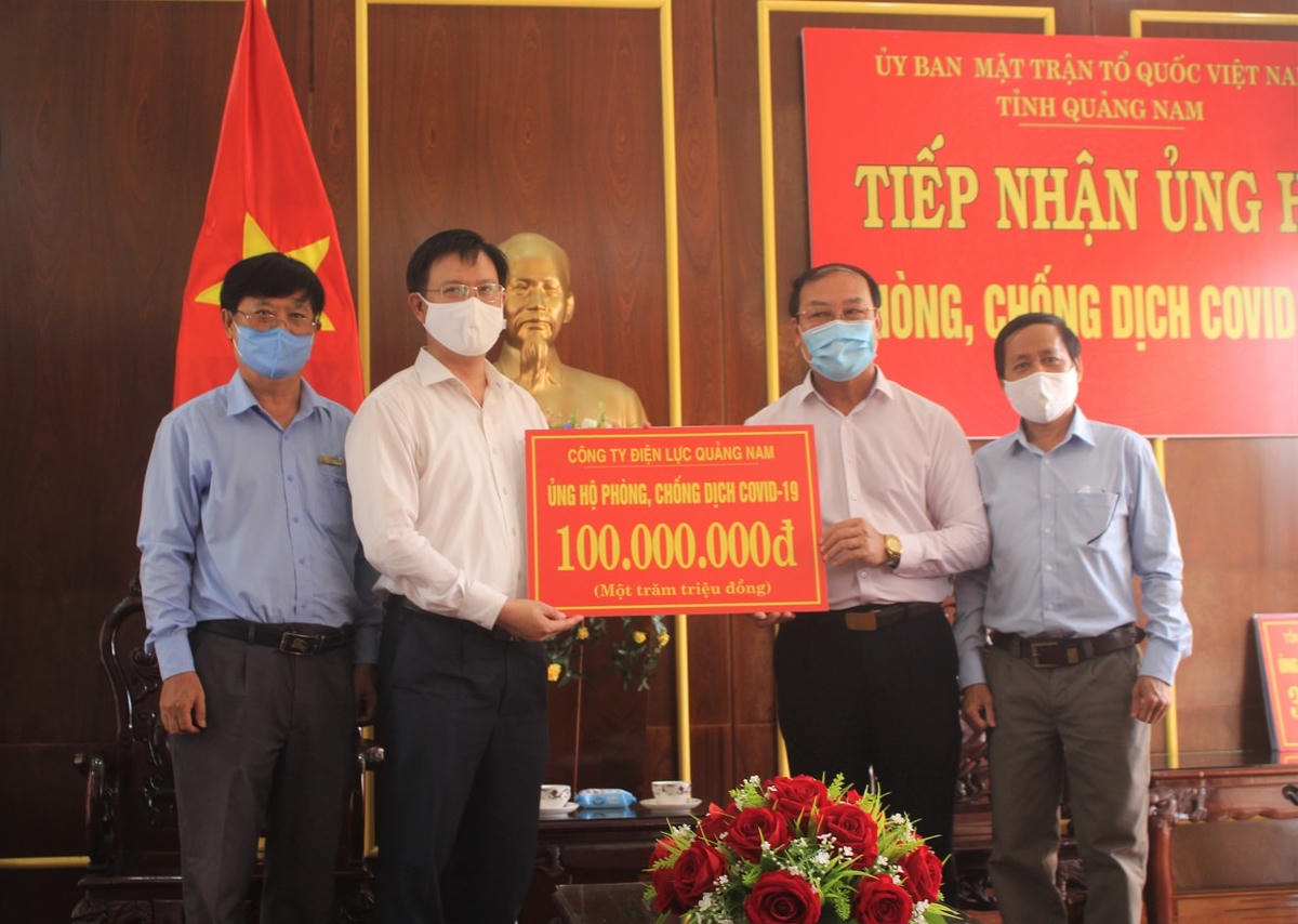 Công ty Điện lực Quảng Nam ủng hộ 100 triệu đồng cho phòng, chống dịch Covid-19.