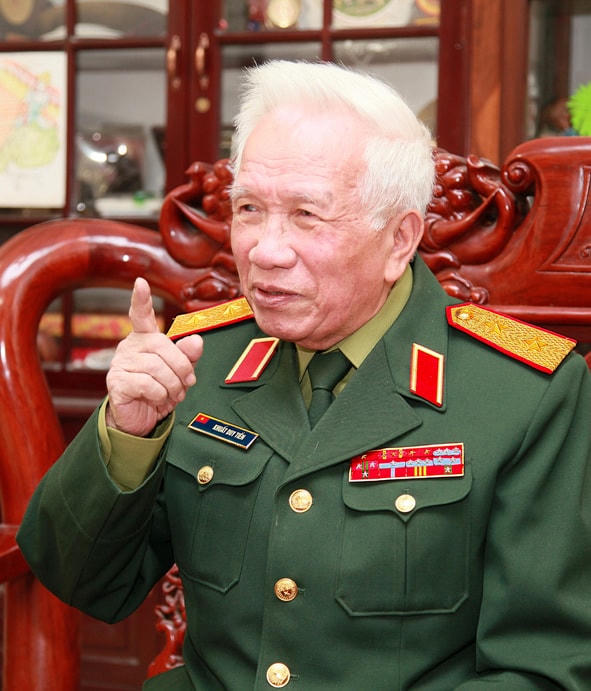Ông Khuất Duy Tiến.