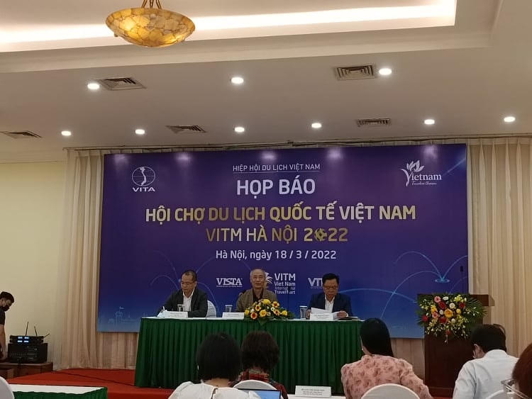Toàn cảnh họp báo.