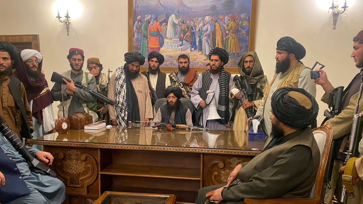 Các tay súng Taliban trở lại nắm quyền Afghanistan sau nhiều năm. Ảnh: NYT.