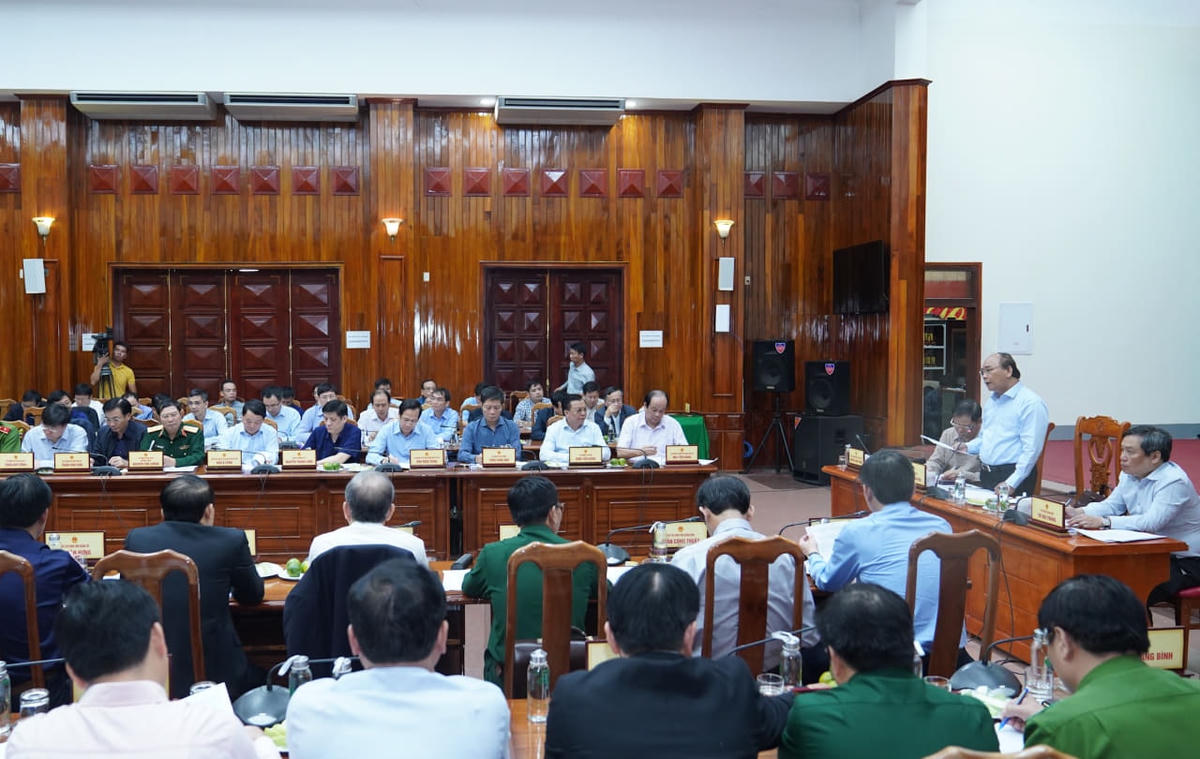 Quang cảnh buổi làm việc. Ảnh: Quang Hiếu.