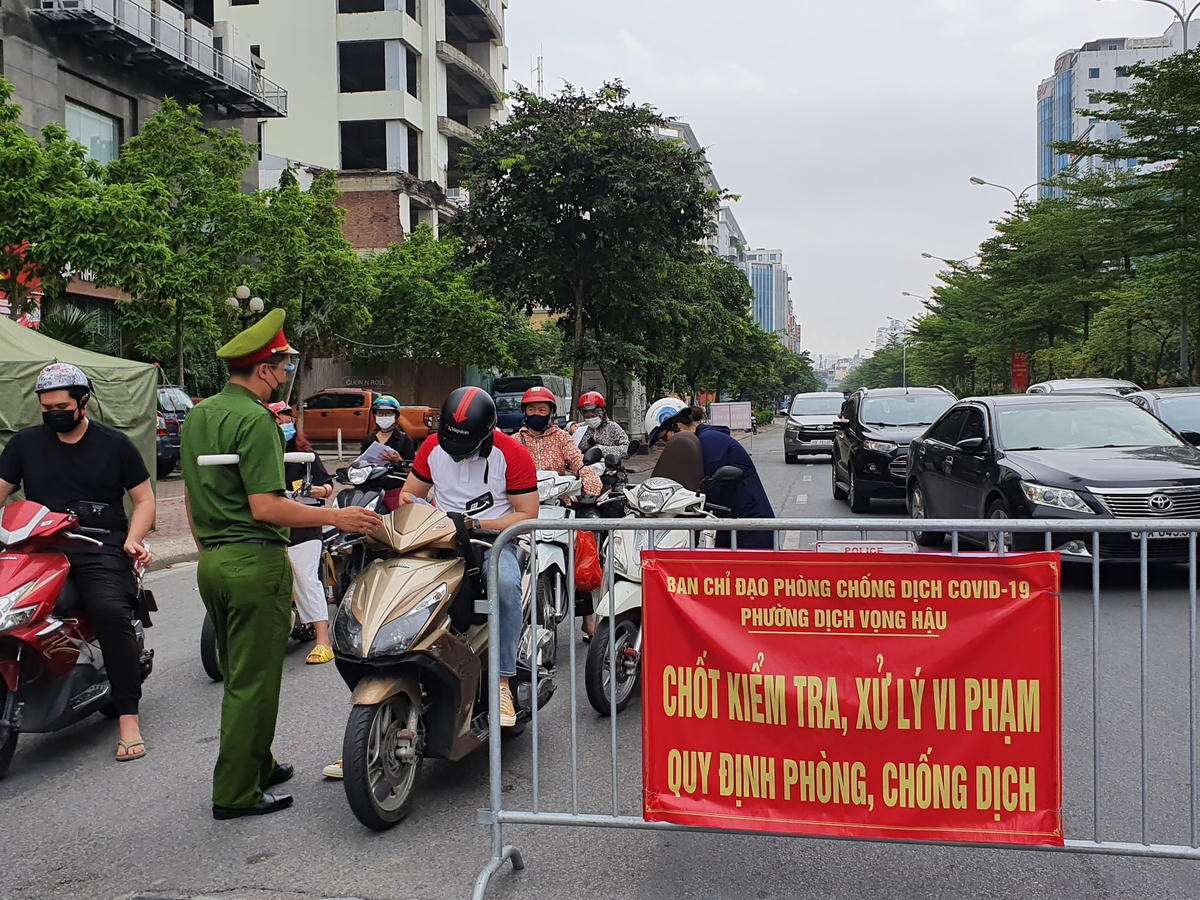Lực lượng chức năng đã có mặt tại chốt kiểm soát từ 6h30 để thực hiện nhiệm vụ kiểm tra.