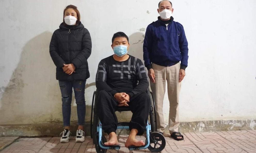 Cầm đầu đường dây đánh bạc này là Trần Văn Hải, đối tượng bị tàn tật, phải ngồi xe lăn.
