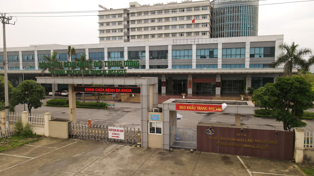 [ẢNH] Cách ly toàn bộ BV Bệnh Nhiệt đới Trung ương cơ sở 2