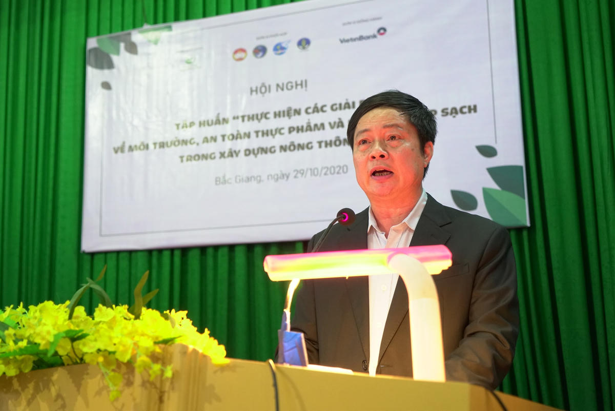 Ông Vũ Dương Châu, Trưởng ban Dân tộc, UBTƯ MTTQ Việt Nam phát biểu tại Hội nghị.
