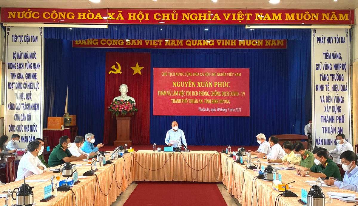 Chủ tịch nước Nguyễn Xuân Phúc phát biểu tại buổi làm việc với lãnh đạo thành phố Thuận An.